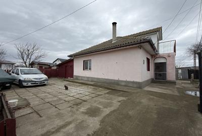 Casă cu 3 camere în Corbu - 1