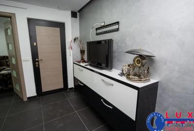 Apartament cu 3 camere decomandat în C5 - 14