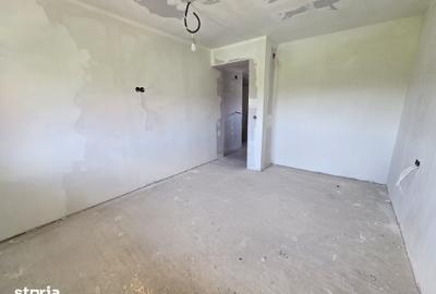 Casă cu 4 camere cu Teren 538 Mp în Priseaca