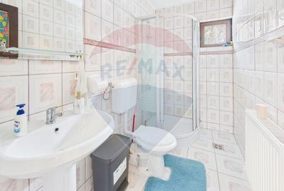 Casă cu 7 camere cu Teren 354 Mp în Cumpătu - 23