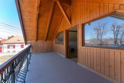 Casă individuală cu 6 camere cu Canalizare în Exterior Est - 55