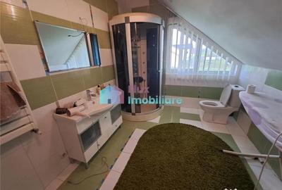 Casă cu 7 camere cu Teren 2000 Mp în Șcheia - 2