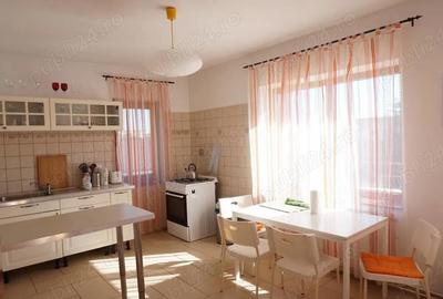 Casă cu 3 camere cu Teren 1000 Mp în Central