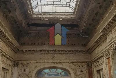 Casă cu 10 camere cu Teren 2400 Mp în Central - 2