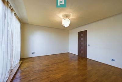 Vilă spațioasă cu 8 camere, Grădiște - 9