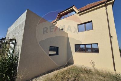 Casă / Vilă cu 4 camere de vânzare vedere lac  Ovidiu Constanta - 6