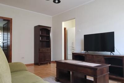Apartament cu 3 camere semidecomandat în Central