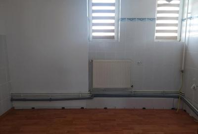 Spațiu comercial, de 70 mp, în Central - 6