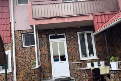 Casă cu 8 camere cu Teren 700 Mp în Rădăuți - 2