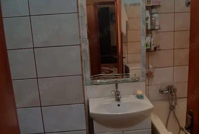 Garsonieră decomandată, mobilată în Vitan