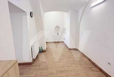 Spatiu comercial de inchiriat - zona centrala - 6