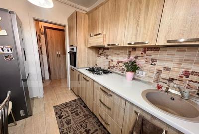 Apartament cu 2 camere semidecomandat, mobilat în Central