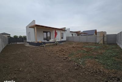 Casă cu 3 camere cu Canalizare în Berceni - 1