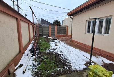 Casă individuală cu 3 camere cu Canalizare în Central - 1