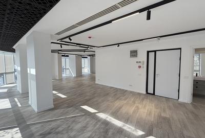 Birou, de 135.60000610352 mp, în Moșilor - 6