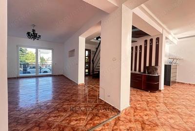 Casă cu 6 camere cu Piscina în Lipovei