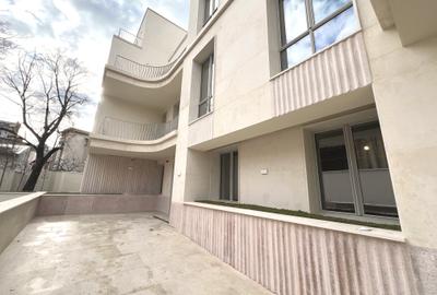 Apartament cu 4 camere semidecomandat în Armeneasca