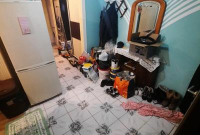 Apartament cu 3 camere decomandat, zona Baza 3 - 5