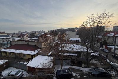 Apartament cu 2 camere semidecomandat în 1 Mai - 1