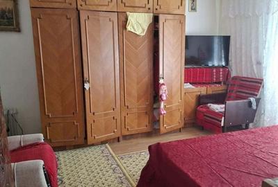 Apartament cu 4 camere decomandat în Gioseni - 8