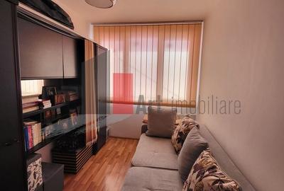 Apartament cu 3 camere semidecomandat în Basarabia