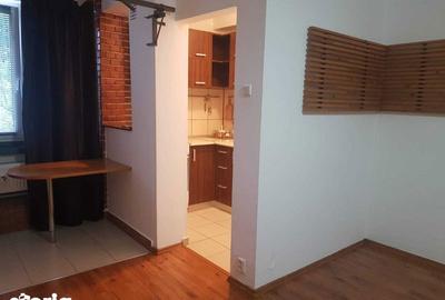 Garsonieră în Titan