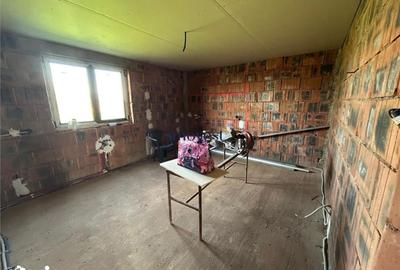 Casă cu 4 camere cu Teren 800 Mp în Lazuri - 4