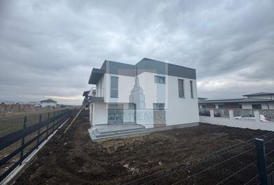 Casă individuală cu 4 camere cu Canalizare în Cristian - 3