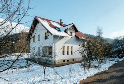 Casă cu 6 camere în Bucșoaia - 1