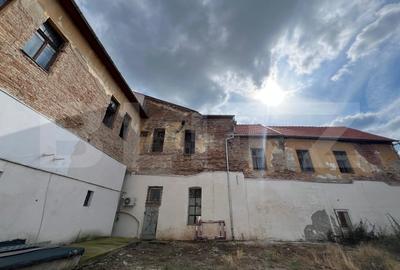Hotel cu 44 camere, renovabil, pozitionat ultracentral - oportunitate