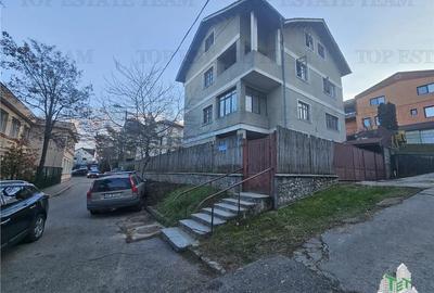 Vila spatioasa 11 camere la gri in centru Pitesti Vila spatioasa 11 camere la gri in centru Pitesti - 9