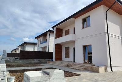 Casă cu 6 camere cu Teren 324 Mp în Dobroești