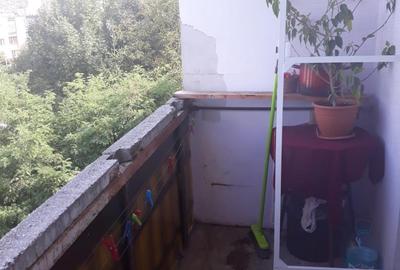 Vand apartament cu 2 camere cf. 1, decomandat, etaj 4/4, zoan Bld.  Panduurilor - 6