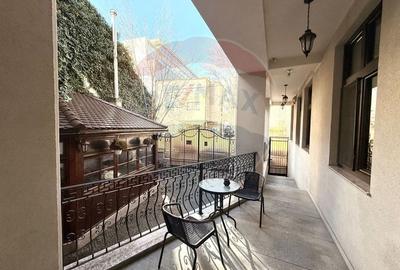 DE INCHIRIAT Spațiu comercial  100mp în zona P-ta Victoriei - 22