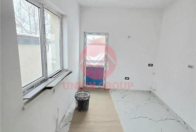 Casă cu 5 camere cu Canalizare în Lumina