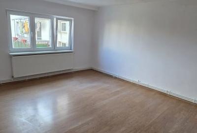 Apartament cu 3 camere, Micro 17,  Bld Independentei - 7