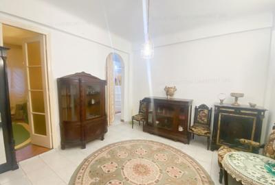 Apartament 3 camere + hol mare, 82 m2, zona Universitate Batistei