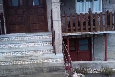 Casă cu 3 camere cu Teren 2800 Mp în Central - 12