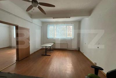 Spațiu comercial, de 90 mp, în Central