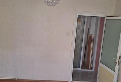 Apartament cu 3 camere decomandat în Central - 3