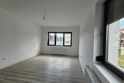 Casă cu 4 camere decomandat în Central - 6