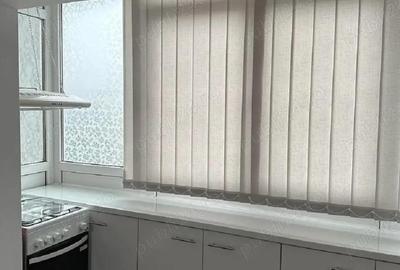 Apartament cu 3 camere decomandat în Tei