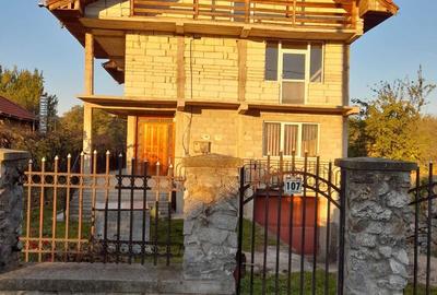 Casă cu 3 camere în Sănătești - 1