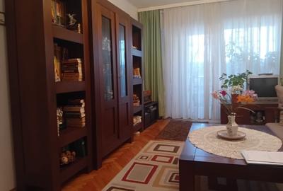 Apartament cu 3 camere decomandat în 1 Mai - 7