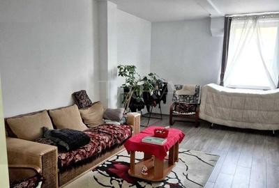 Apartament cu 4 camere în Sânnicoară