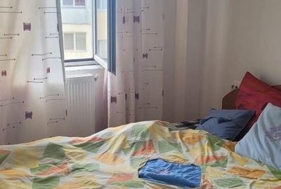 Apartament cu 3 camere semidecomandat în Central - 1