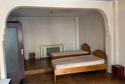 Casă cu 4 camere în Central - 2