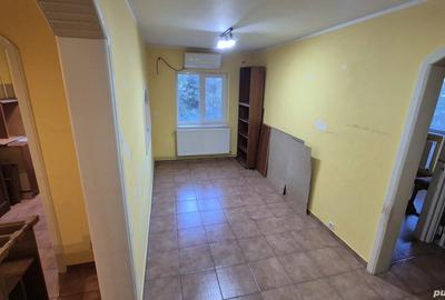 Vand apartament cu 3 camere, situat la etajul 2 din 4, in zona Lipovei - 3