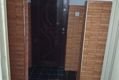 Garsonieră decomandată în Tractorul