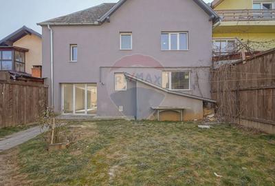 Casă cu 10 camere cu Teren 340 Mp în Florilor - 3